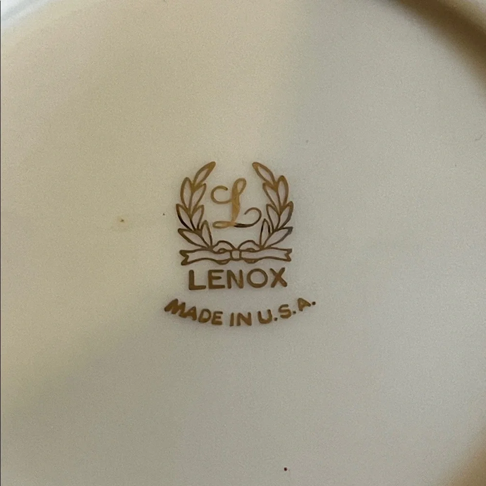 Lenox Gravy Boat Scalloped White Gold Trim 4.70”W 7.25” L 3”H